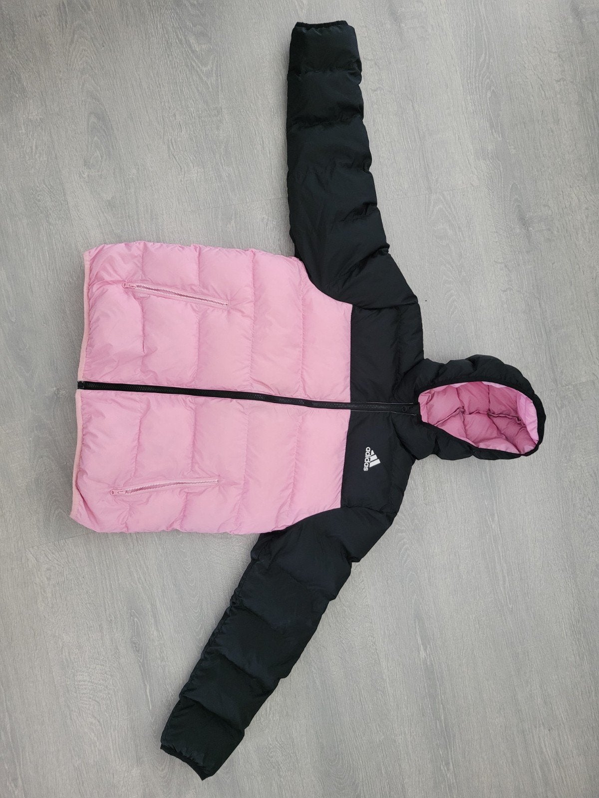 Adidas Roze/Zwarte Winterjas voor Meisjes - Maat 164, Ophalen, Adidas, Meisje, Zo goed als nieuw