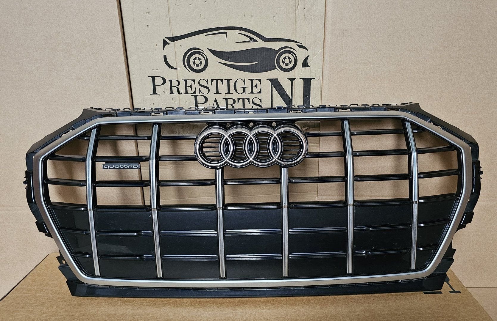 GRILL AUDI Q5 80A FACELIFT GRILLE ORGINEEL 80A853651 S-line, Gebruikt, -, Voor, Ophalen of Verzenden