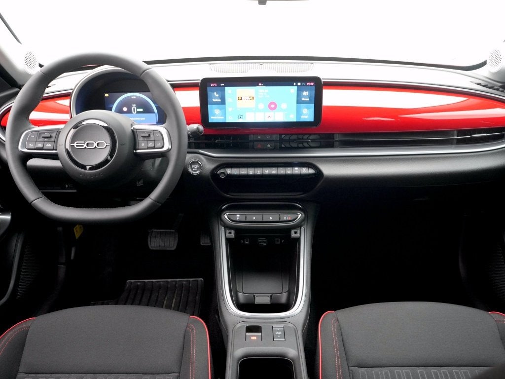 Fiat 600E RED 54 kWh | Private lease €489 p.m. (bj 2025), Dealer onderhouden, Gebruikt, Zwart, 157 pk