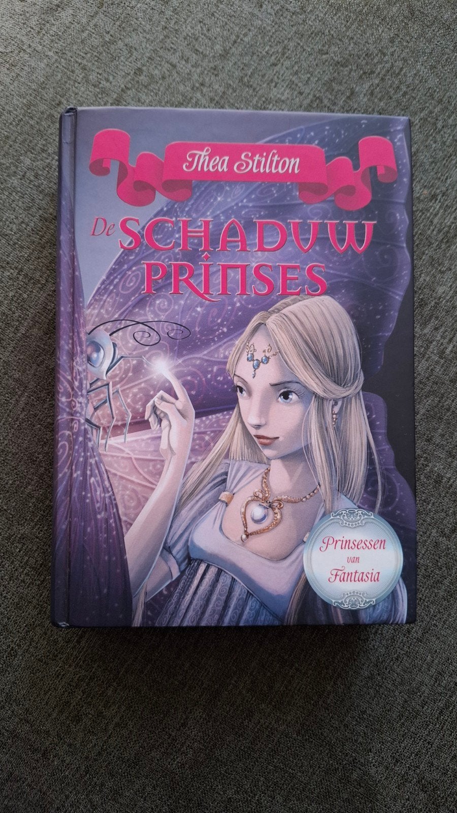 Thea Stilton - De Schaduwprinses (Hardcover), Boeken, Thea Stilton, Ophalen of Verzenden, Zo goed als nieuw, Fictie