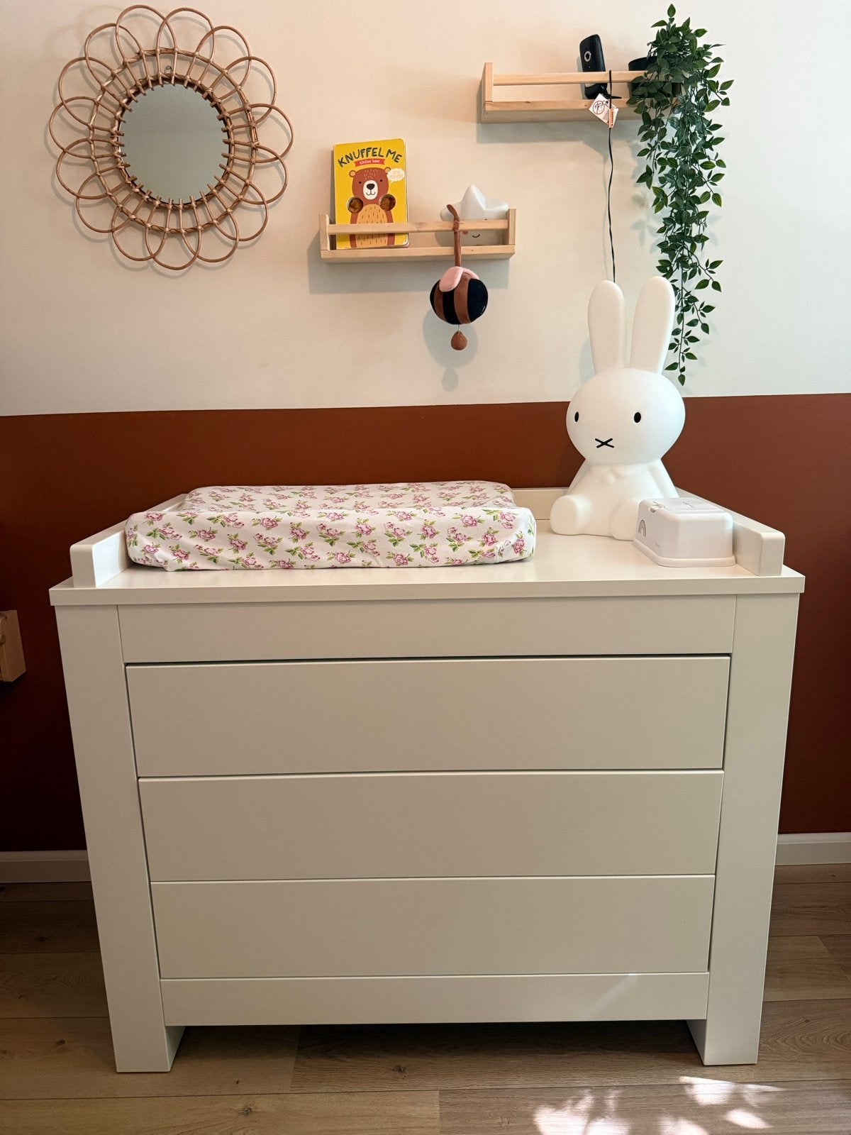 Complete babykamer te koop (ledikant, commode, kledingkast), Ophalen, Gebruikt, Jongetje of Meisje