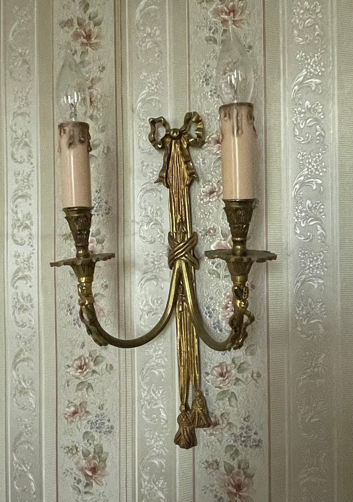 Vintage messing wandlamp met twee kaarsvormige lichtpunten, Ophalen