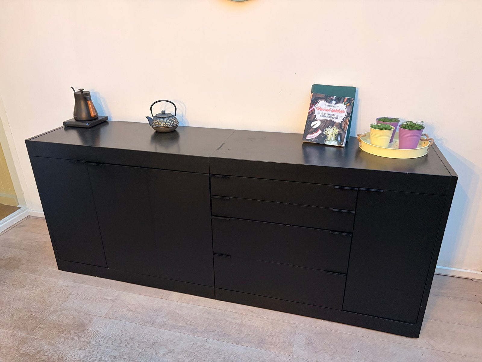 Pastoe L-serie kast zwart, 200cm breed, met gebruiksporen, Huis en Inrichting, Overige materialen, Gebruikt, Ophalen of Verzenden