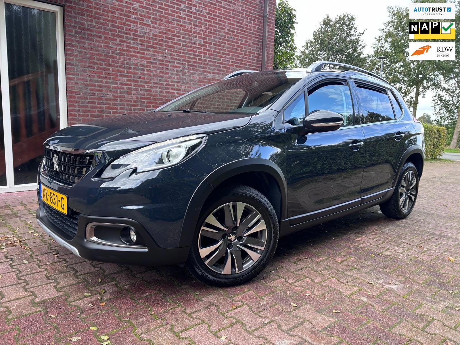 Peugeot 2008 1.2 PureTech Allure, Voorwielaandrijving, Dealer onderhouden, Stof, 1250 kg