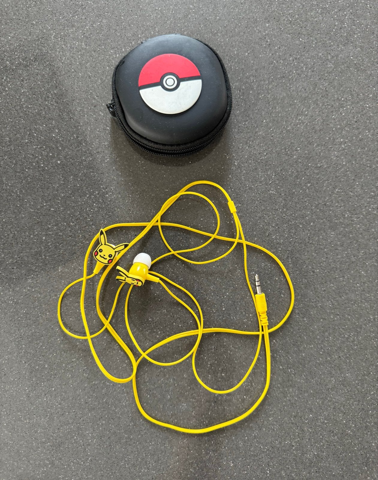 Pikachu In-ear koptelefoon met Pokébal hoesje, Audio, Tv en Foto, Koptelefoons, Overige merken, In-ear, Ophalen of Verzenden, Zo goed als nieuw