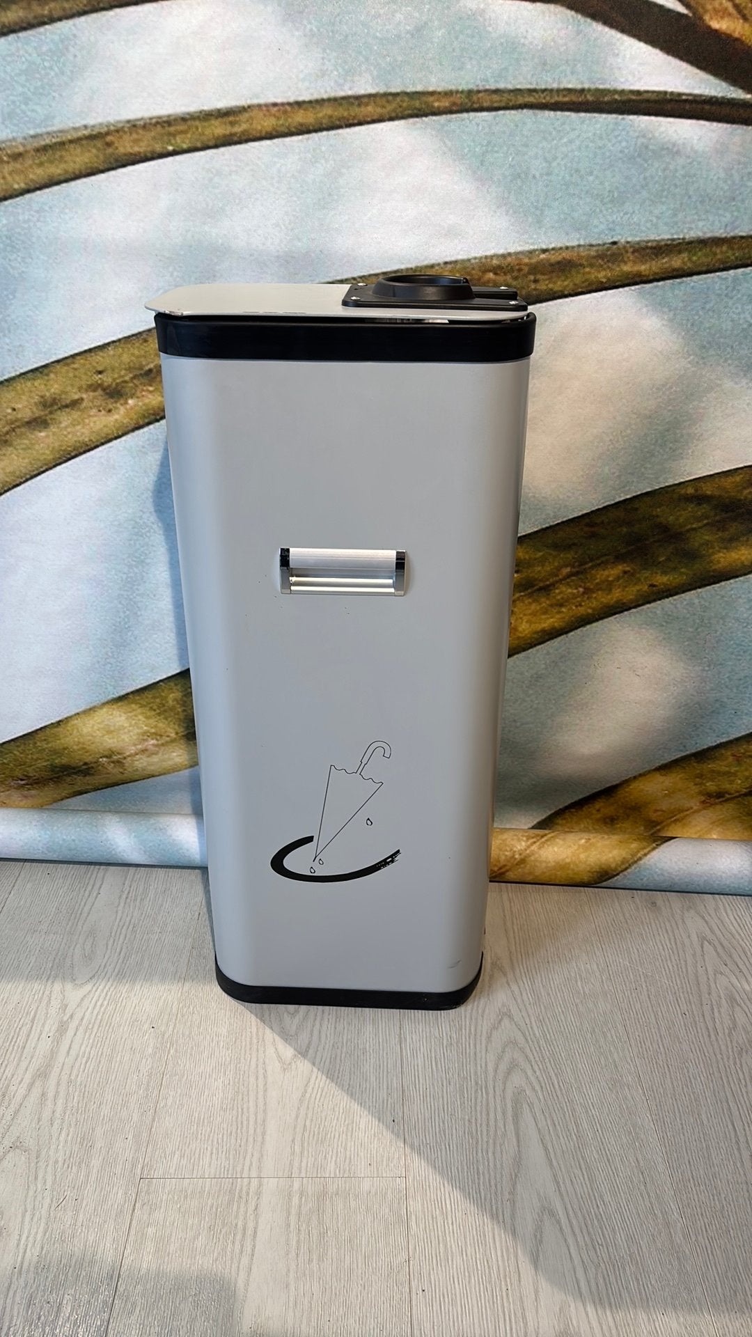 Paraplu dispenser, Ophalen, Zo goed als nieuw