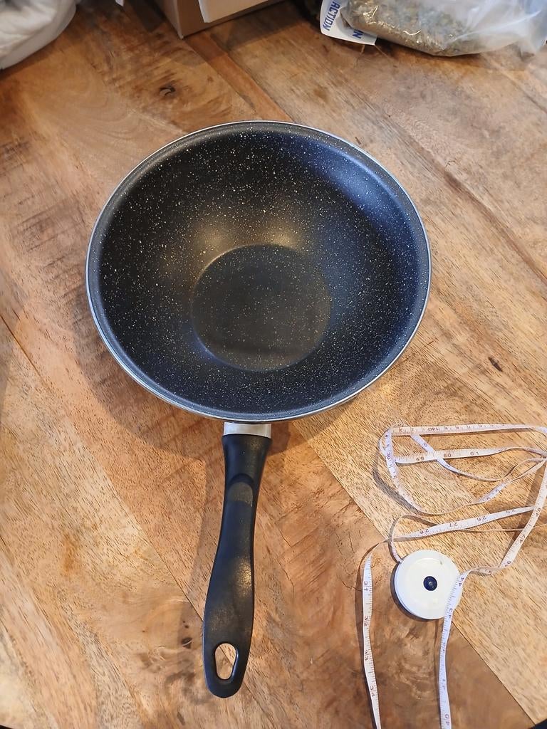Wokpan 28 cm, Huis en Inrichting, Keuken | Potten en Pannen, Ophalen of Verzenden, Gebruikt, Aluminium, Wok