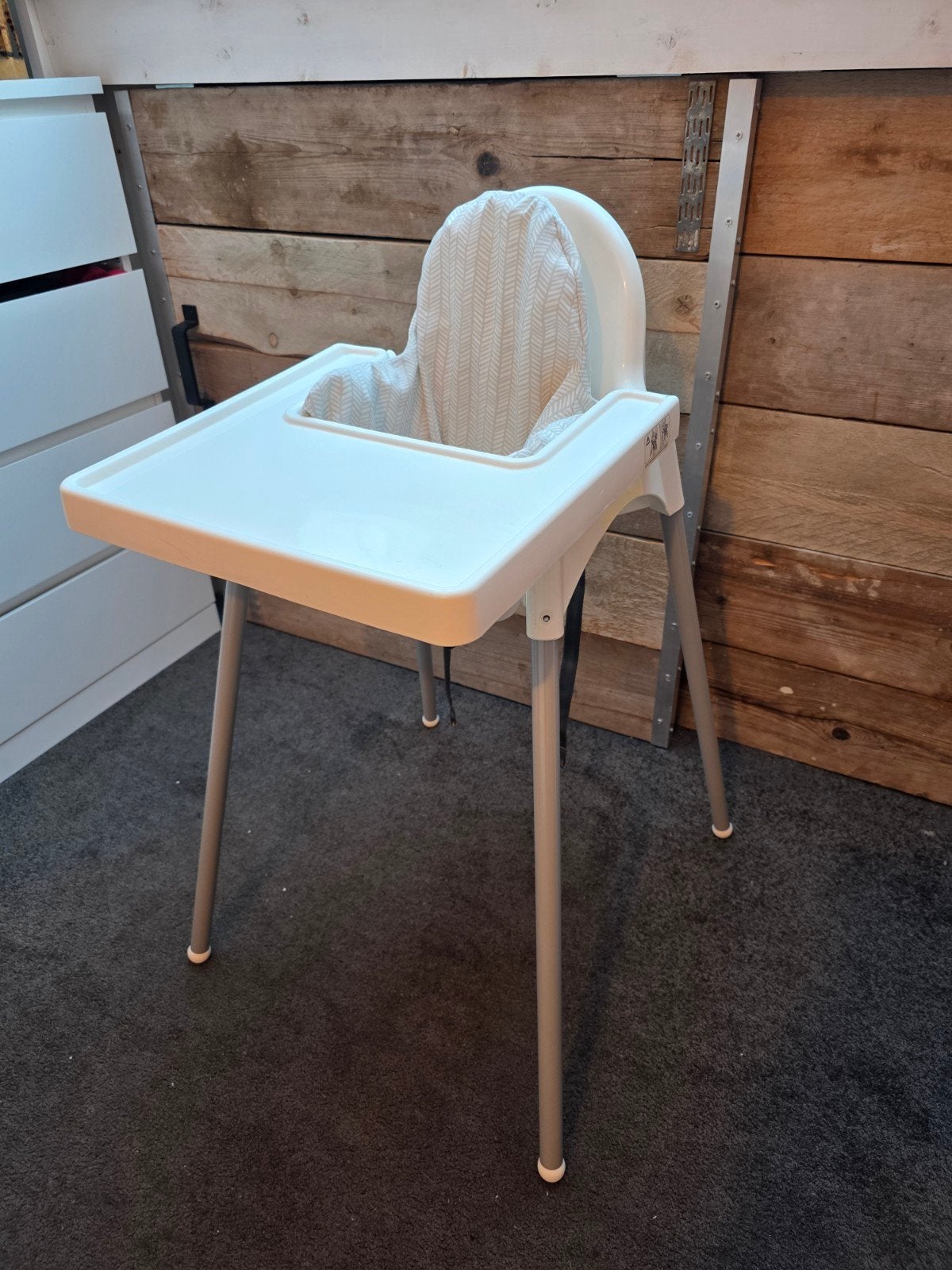 Ikea Antilop kinderstoel met kussen en tafelblad, Kinderen en Baby's, Kinderstoelen, Ophalen, Gebruikt, Overige typen, Gordel(s)
