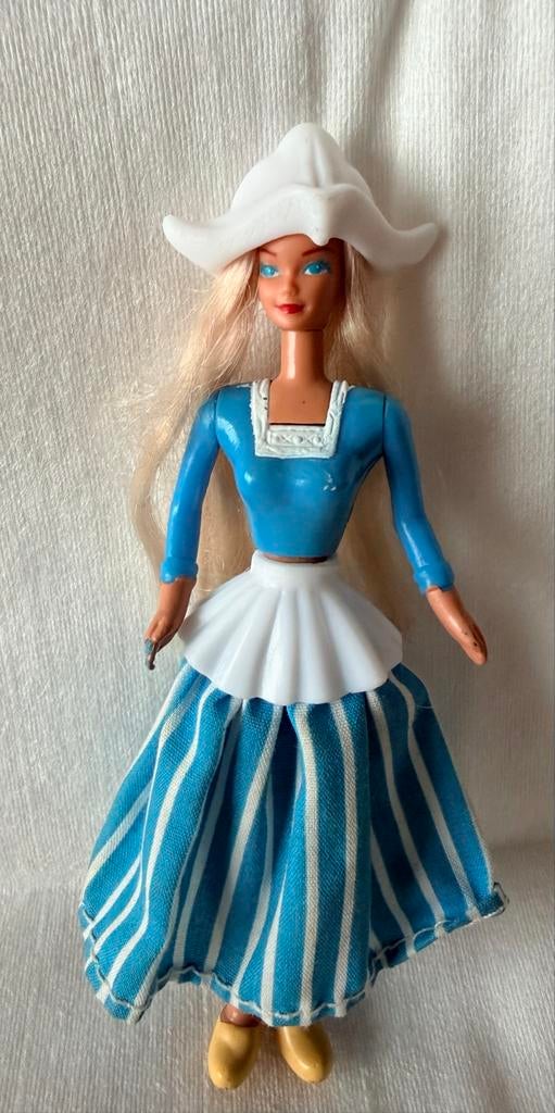 Barbie pop in Hollandse klederdracht, Ophalen of Verzenden, Gebruikt, Barbie