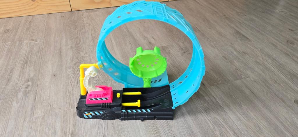 Hot Wheels glow in the dark Monstertruck looping challenge s, Kinderen en Baby's, Speelgoed | Racebanen, Ophalen, Hot Wheels, Met looping