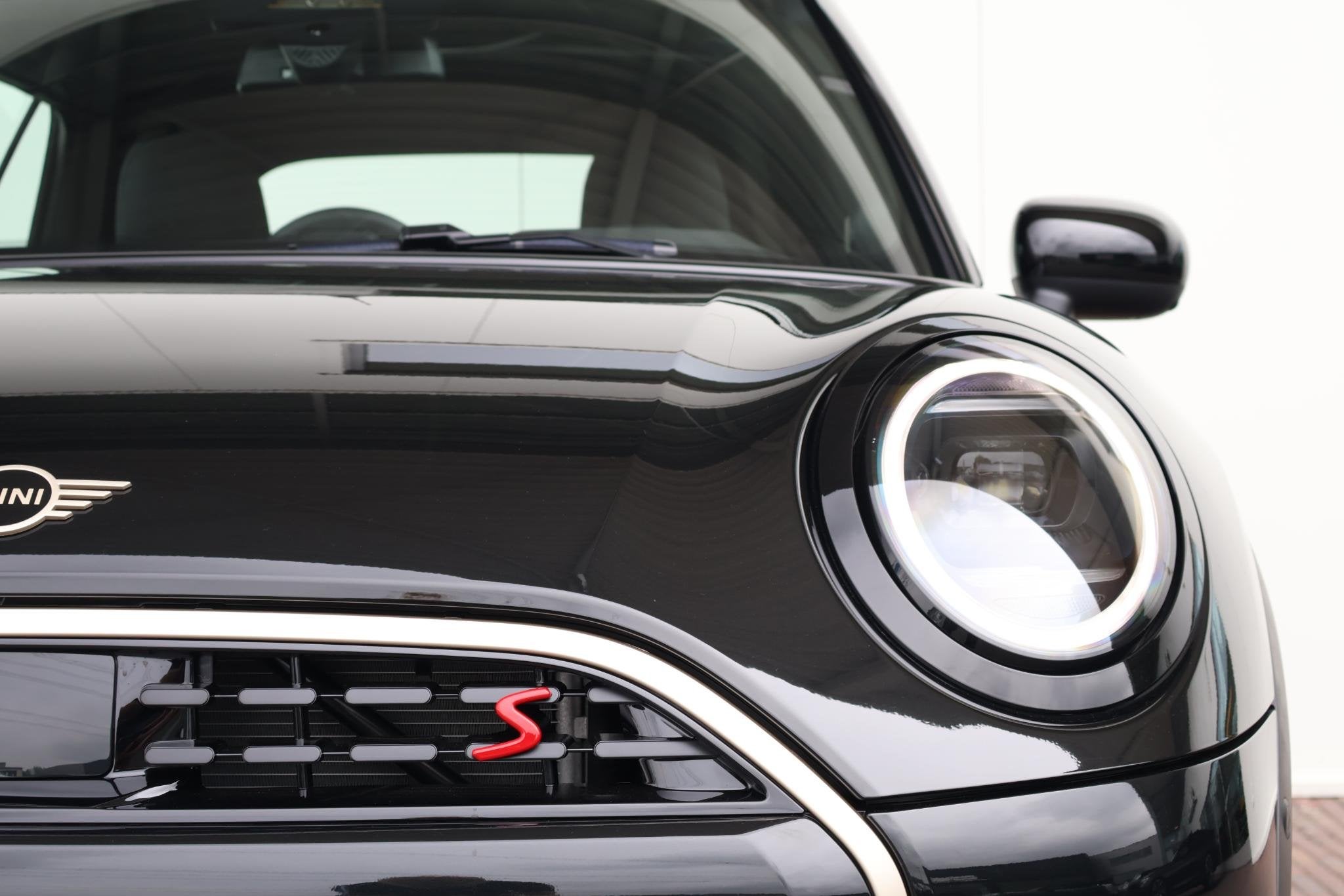 MINI Cabrio 2.0 Cooper S Favoured XL | Cruise Control | Prem, 1998 cc, 4 stoelen, Zwart, Bedrijf