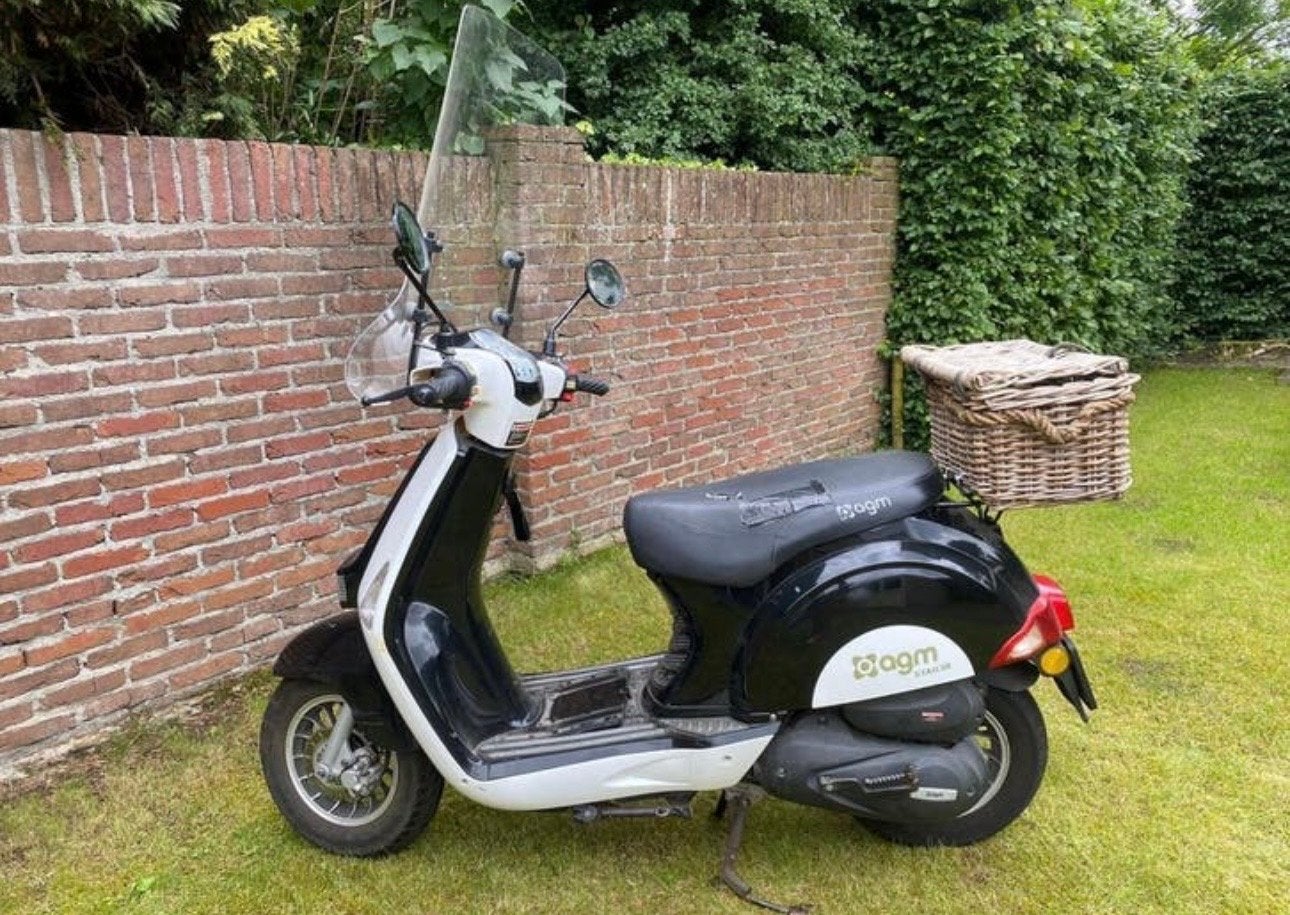 AGM Star 50 Scooter - Zwart/Wit, Fietsen en Brommers, Ophalen, Gebruikt, Overige modellen, Maximaal 45 km/u