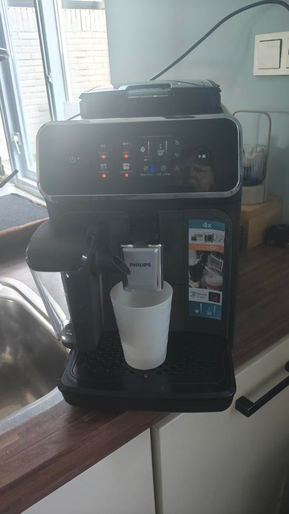 Philips LatteGo EP2334/10 Volautomatische Espressomachine, Witgoed en Apparatuur, Ophalen, Afneembaar waterreservoir, Gebruikt