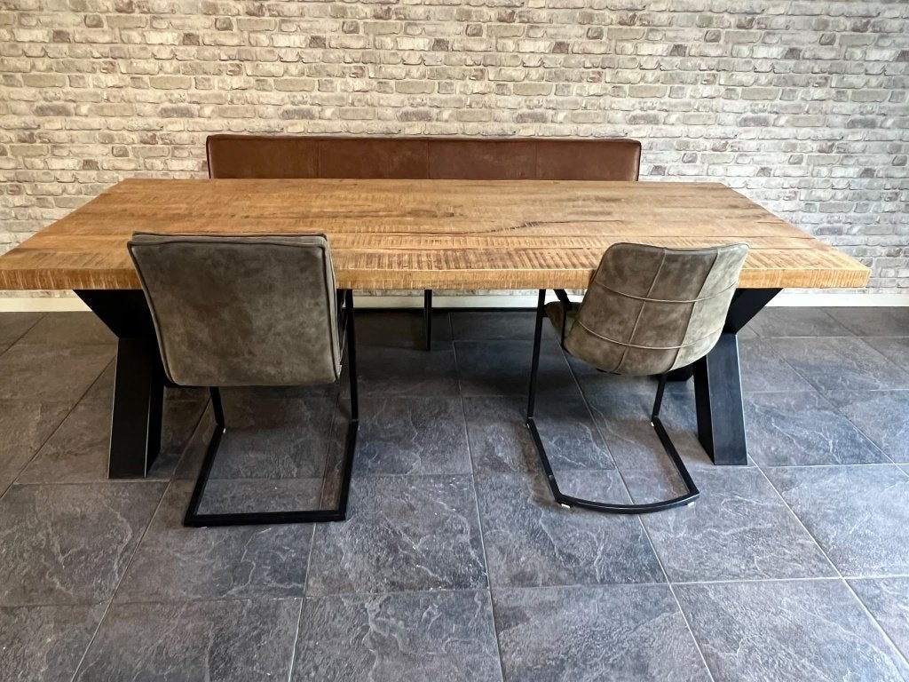 Eettafel met stoelen en eetbank. Industrieel, Ophalen, Overige houtsoorten, 100 tot 150 cm, 200 cm of meer