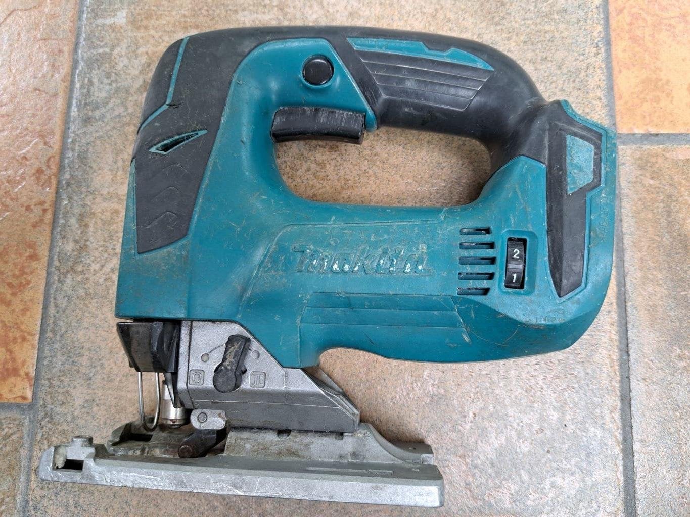 Makita decoupeerzaag op accu, Doe-het-zelf en Verbouw, Gereedschap | Zaagmachines, Ophalen of Verzenden, Minder dan 600 watt, Decoupeerzaag