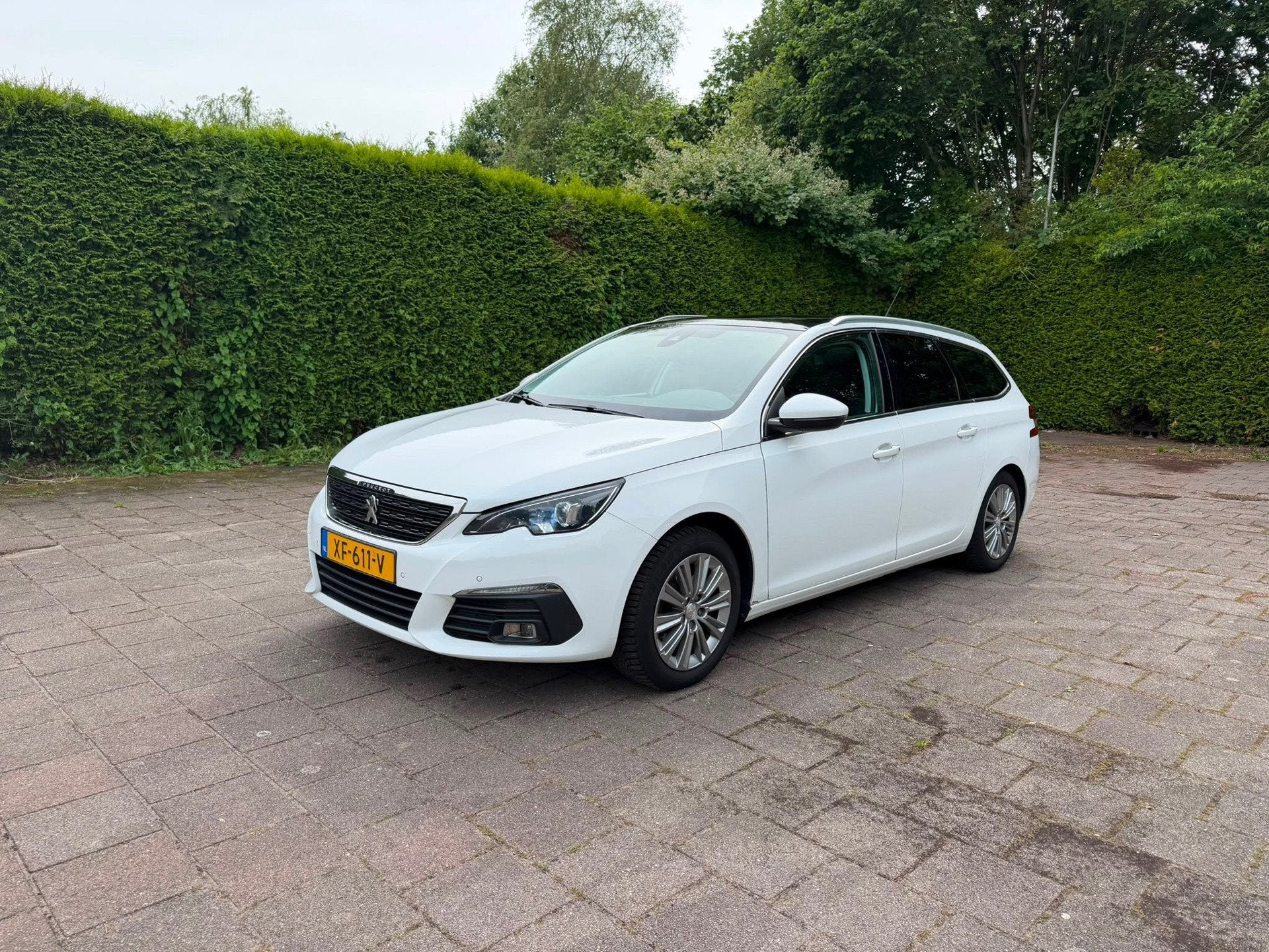 Peugeot 308 SW 1.5 BlueHDi Blue Lease Premium, Auto's, Gebruikt, Euro 6, 4 cilinders, Wit