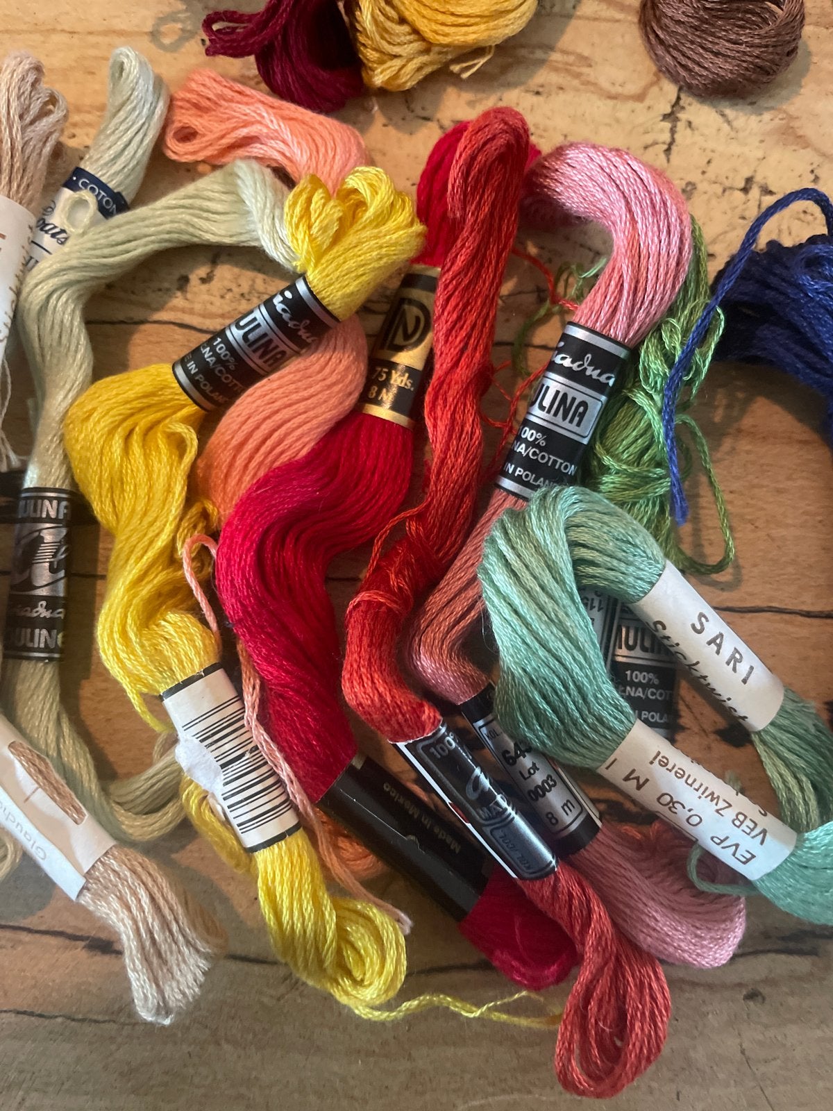 Borduurgaren - Diverse kleuren, €1,— per stuk, Ophalen of Verzenden, Nieuw, Handborduren, Borduurgaren of Zijde