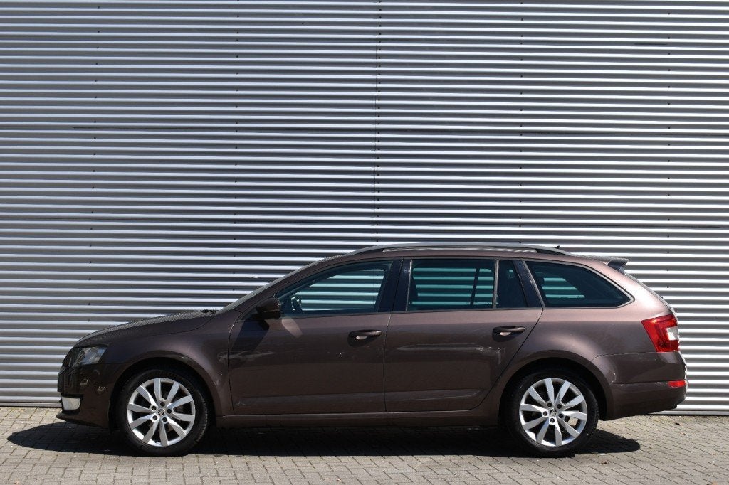 Skoda OCTAVIA COMBI 1.6 TDI BUSINESS LINE / STOEL VERW. / PD, Voorwielaandrijving, 4 cilinders, Bruin, Origineel Nederlands