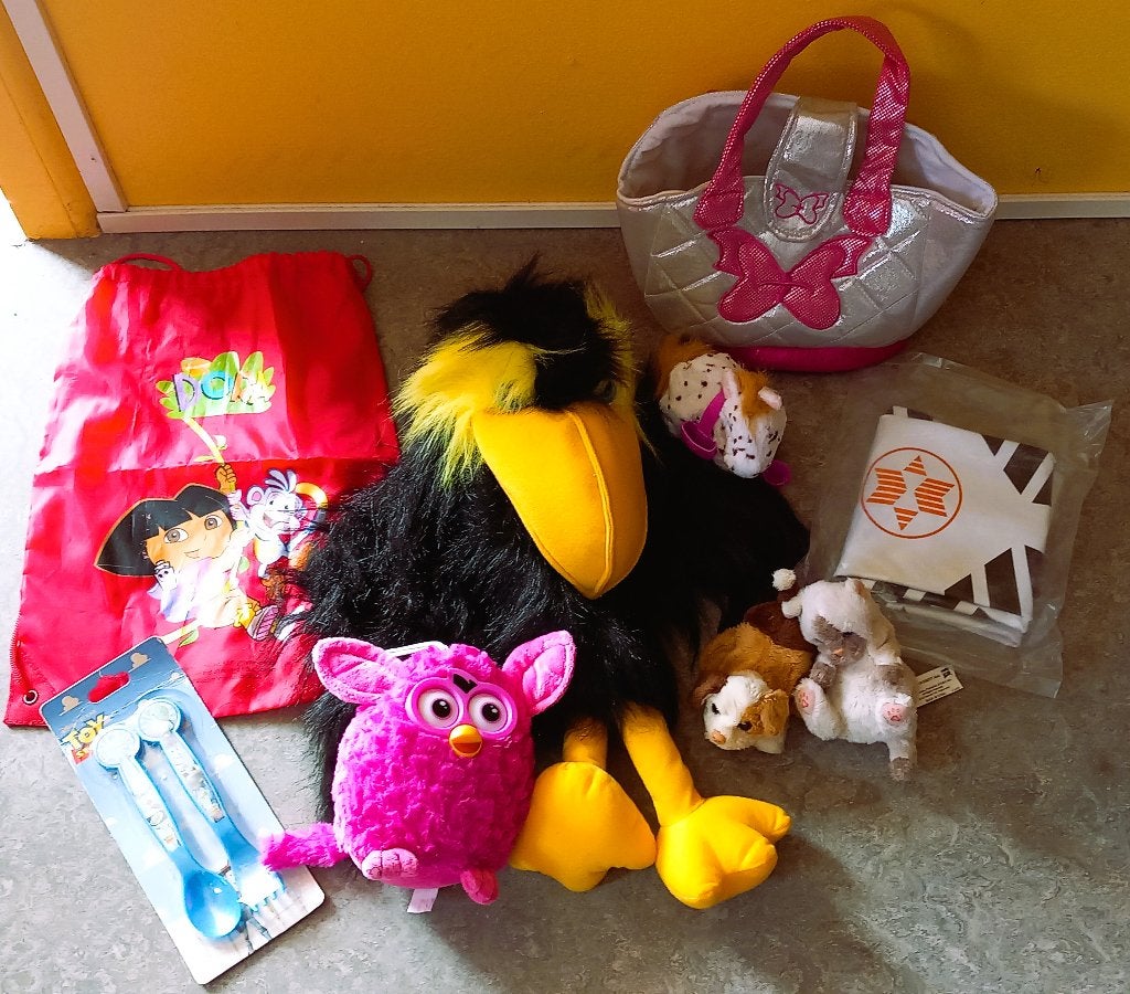Speelgoed mix D - Furby, meisjestas, hondje en poesje - €20, Ophalen of Verzenden, Zo goed als nieuw, Jongen of Meisje