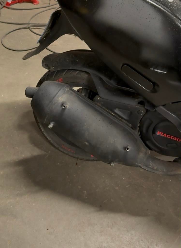 Sm06, Fietsen en Brommers, Brommeronderdelen | Scooters, Ophalen of Verzenden, Gebruikt, Uitlaat, Piaggio