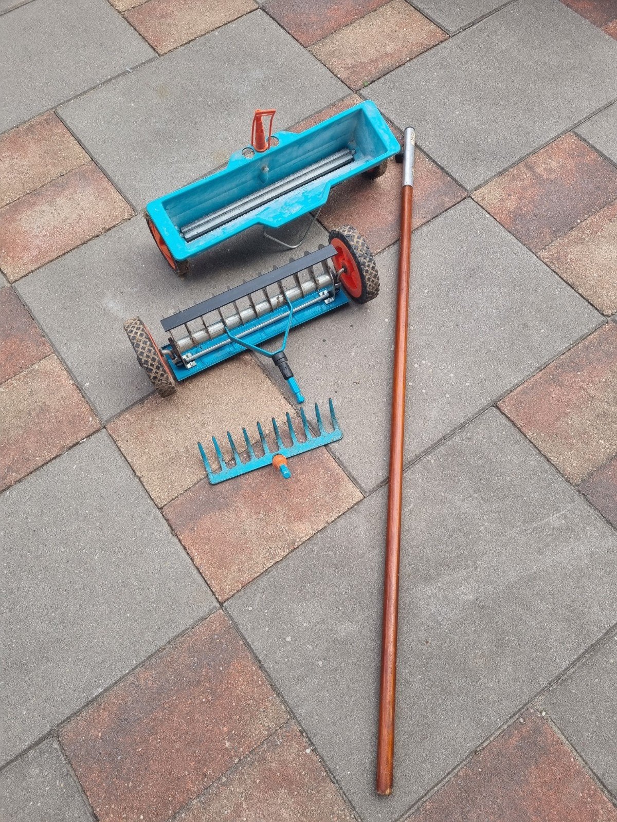 Gardena Combisystem: Strooier, Verticuteerhark en Steel, Tuin en Terras, Ophalen, Gebruikt, Hark, Gardena