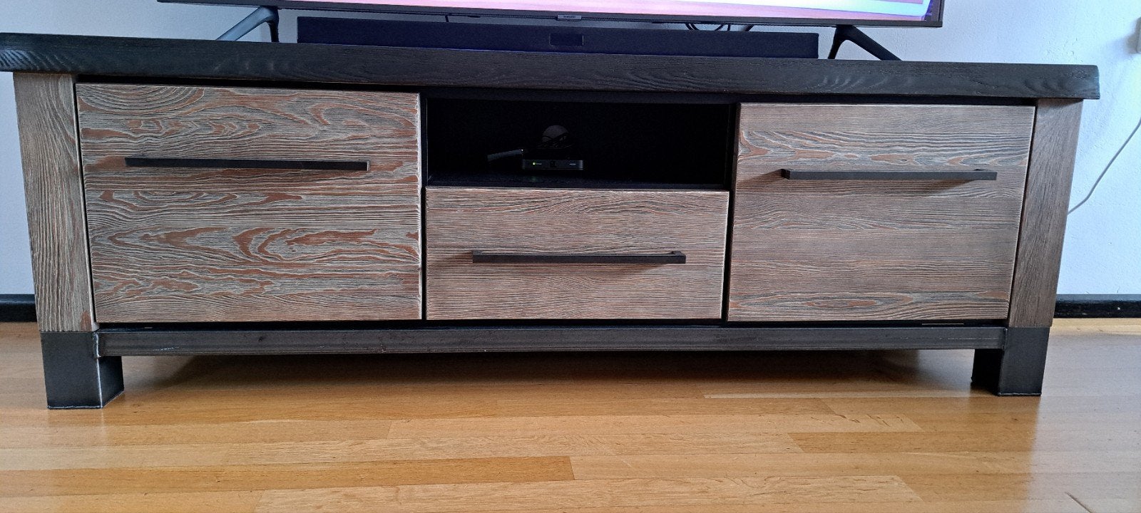 Te koop mooie tv meubel, Ophalen of Verzenden, Zo goed als nieuw, 25 tot 50 cm, Minder dan 100 cm