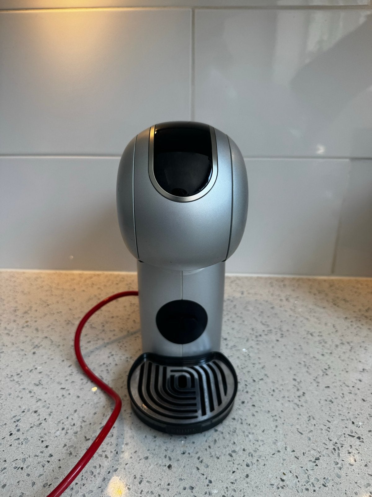 Nescafé Dolce Gusto Koffiezetapparaat - Zilver, Ophalen, Koffiemachine, Zo goed als nieuw, 2 tot 4 kopjes