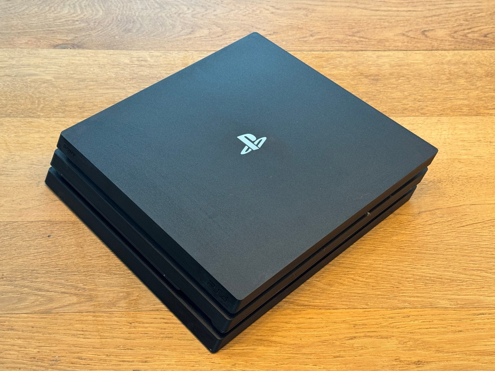 PlayStation 4 Pro 1TB met 2 controllers - Zo goed als nieuw, Spelcomputers en Games, Spelcomputers | Sony PlayStation 4, Met 2 controllers