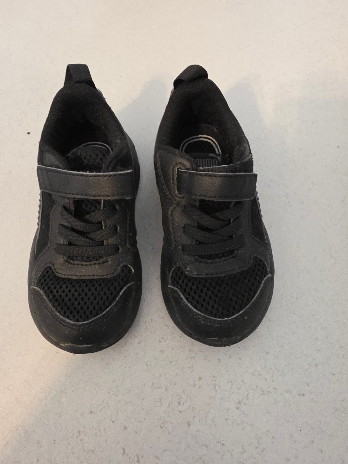 Puma sportschoenen maat 25 - Zwart, Gebruikt, Puma, Ophalen of Verzenden, Jongen of Meisje