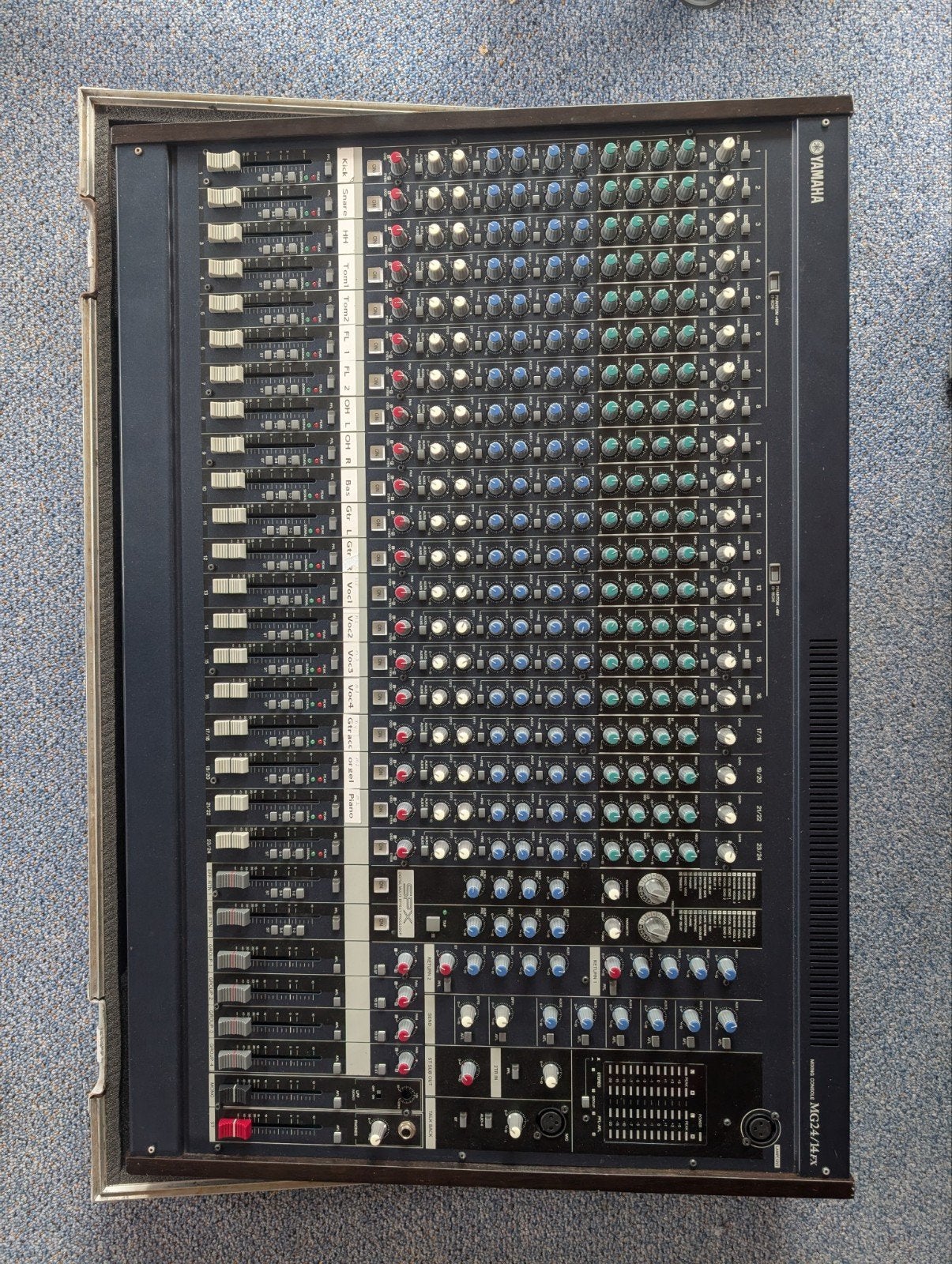 Yamaha MG24/14FX Mengpaneel met Flightcase, Muziek en Instrumenten, Mengpanelen, Ophalen, Gebruikt, 20 kanalen of meer, Microfooningang