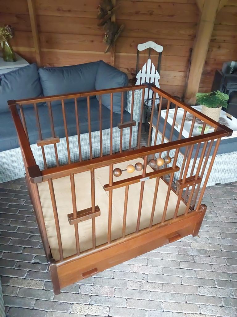 Houten box met verstelbare bodem 1hoekverbinding moet gerepe, Kinderen en Baby's, Ophalen, Gebruikt, Vierkant, In hoogte verstelbaar