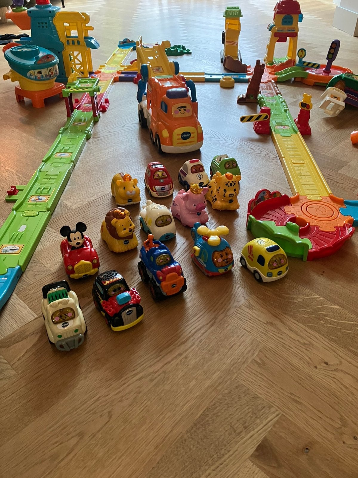 Grote VTech Toet Toet Auto’s set –banen + veel auto’s/dieren, Kinderen en Baby's, Speelgoed | Vtech, Ophalen of Verzenden, Zo goed als nieuw