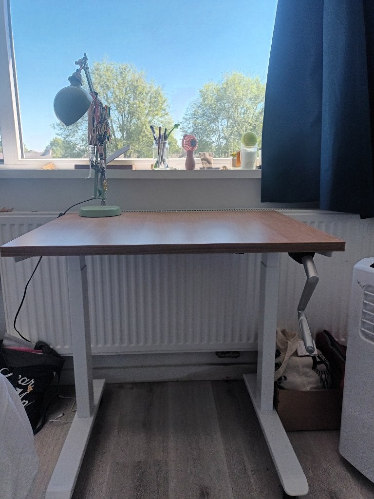 Bureau small Standing desk need to go asap PICK UP ONLY, Ophalen, Zit-sta bureau, Hout, Zo goed als nieuw