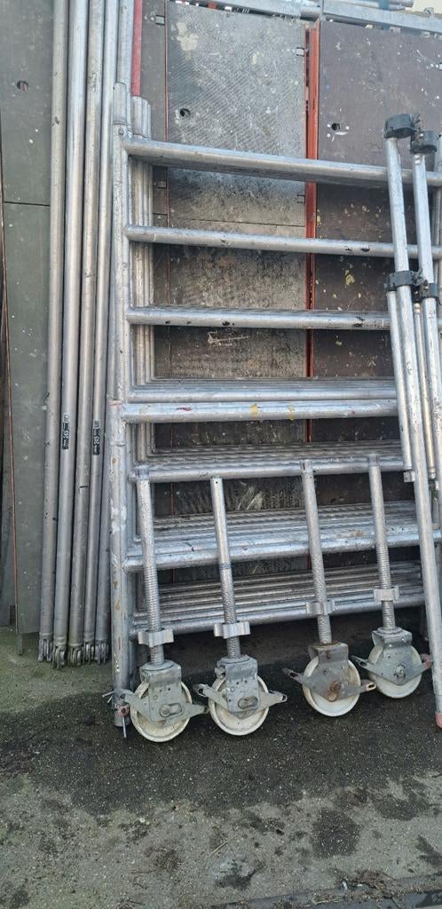 Te koop altrex rolsteiger werkhoogte 8.20 meter, Altrex, Ophalen of Verzenden, Rolsteiger of Kamersteiger, 5 meter of hoger