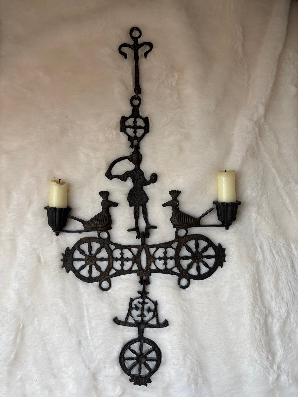 Vintage wandkandelaar van metaal met figuur en vogels, Antiek en Kunst, Ophalen, Overige materialen