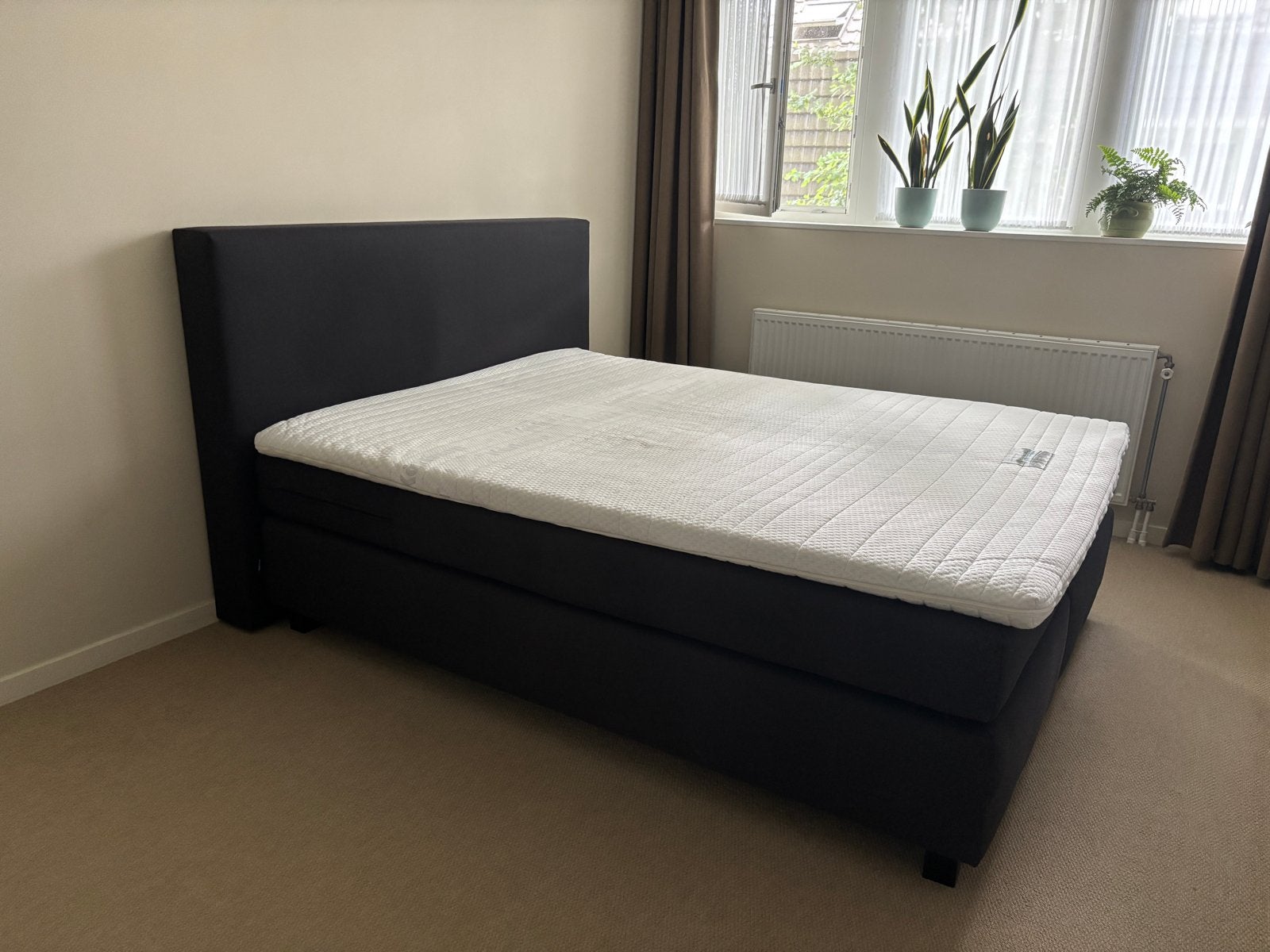 Boxspring met matras, Karlsson Arendal, Ophalen, Zwart, Tweepersoons, Zo goed als nieuw