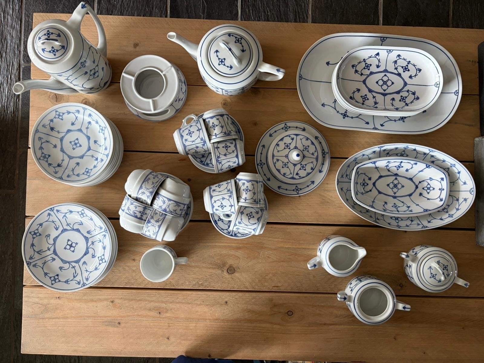 Prachtig Blauw Saks Servies - Zo Goed als Nieuw, Huis en Inrichting, Keuken | Servies, Ophalen of Verzenden, Zo goed als nieuw