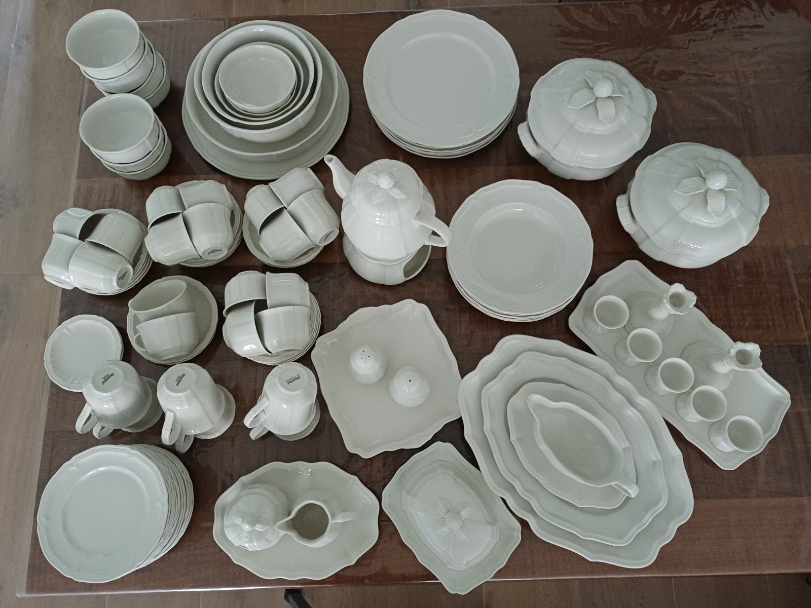 Uitgebreid wit servies Manoir - Villeroy en Boch, Huis en Inrichting, Keuken | Servies, Ophalen, Keramiek, Zo goed als nieuw, Effen