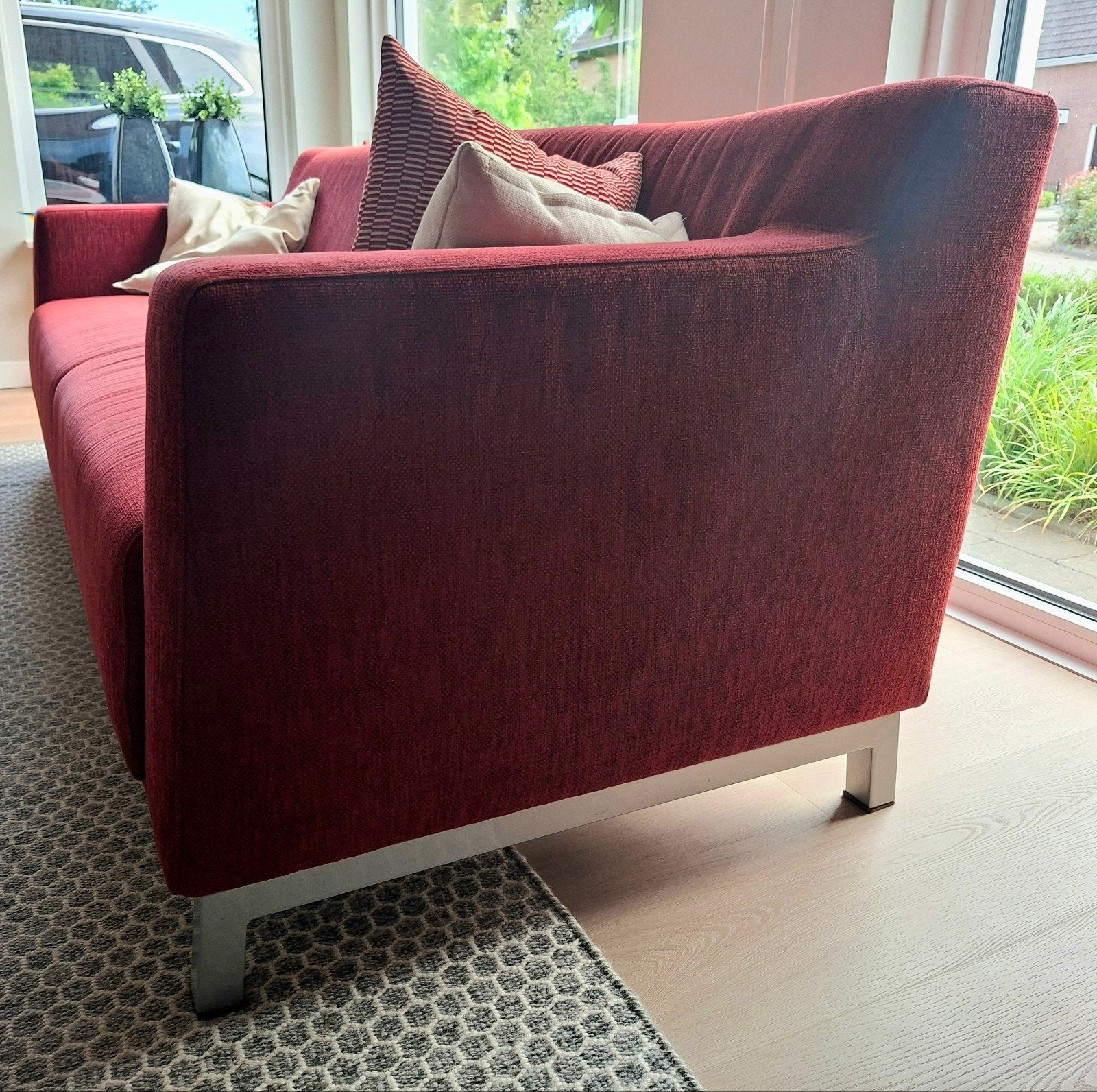 Montel 3-zitsbank - Strak rood met metalen poten, Ophalen, Gebruikt, 75 tot 100 cm, Stof