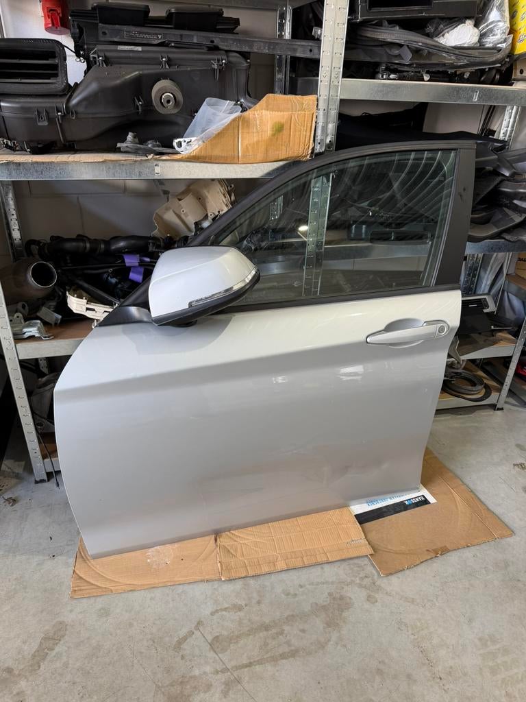 BMW F20 1-serie deur linksvoor met schade inclusief spiegel, Gebruikt, Deur, Voor, Ophalen of Verzenden