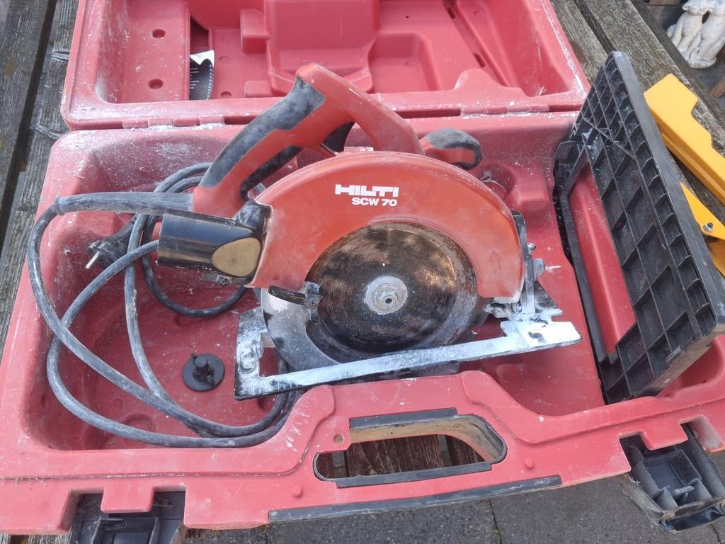 Hilti SCW 70 Cirkelzaag - Krachtig en Betrouwbaar, Ophalen