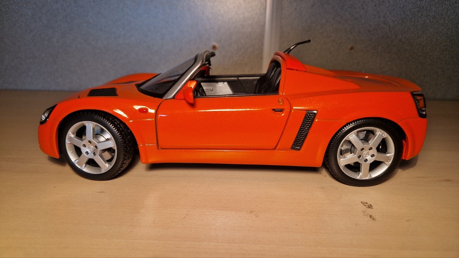 Maisto Opel Speedster Schaalmodel 1:18 Oranje, Hobby en Vrije tijd, Modelauto's | 1:18, Ophalen of Verzenden, Zo goed als nieuw