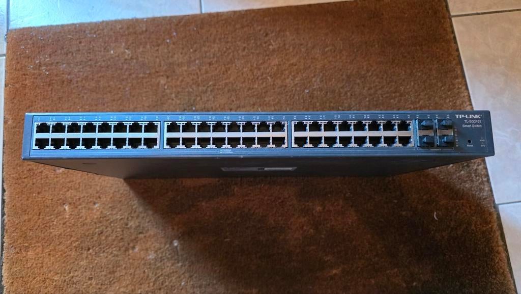 TP-Link 48-Port gigabit smart switch 4 SFP slots TL-SG2452, Ophalen of Verzenden, Gebruikt