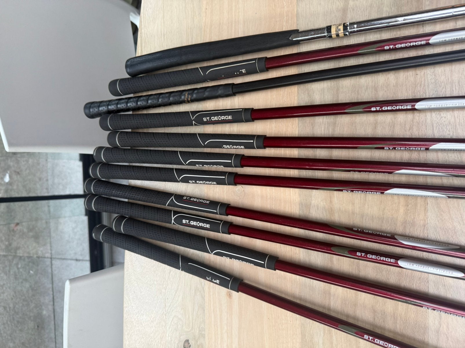 Foto 10 van Complete St. George golfset clubs en tas