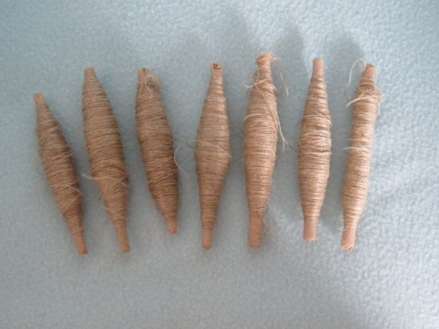 7 klosjes naturel dun linnen garen voor oa kantklossen, Ophalen of Verzenden, Nieuw, Garen