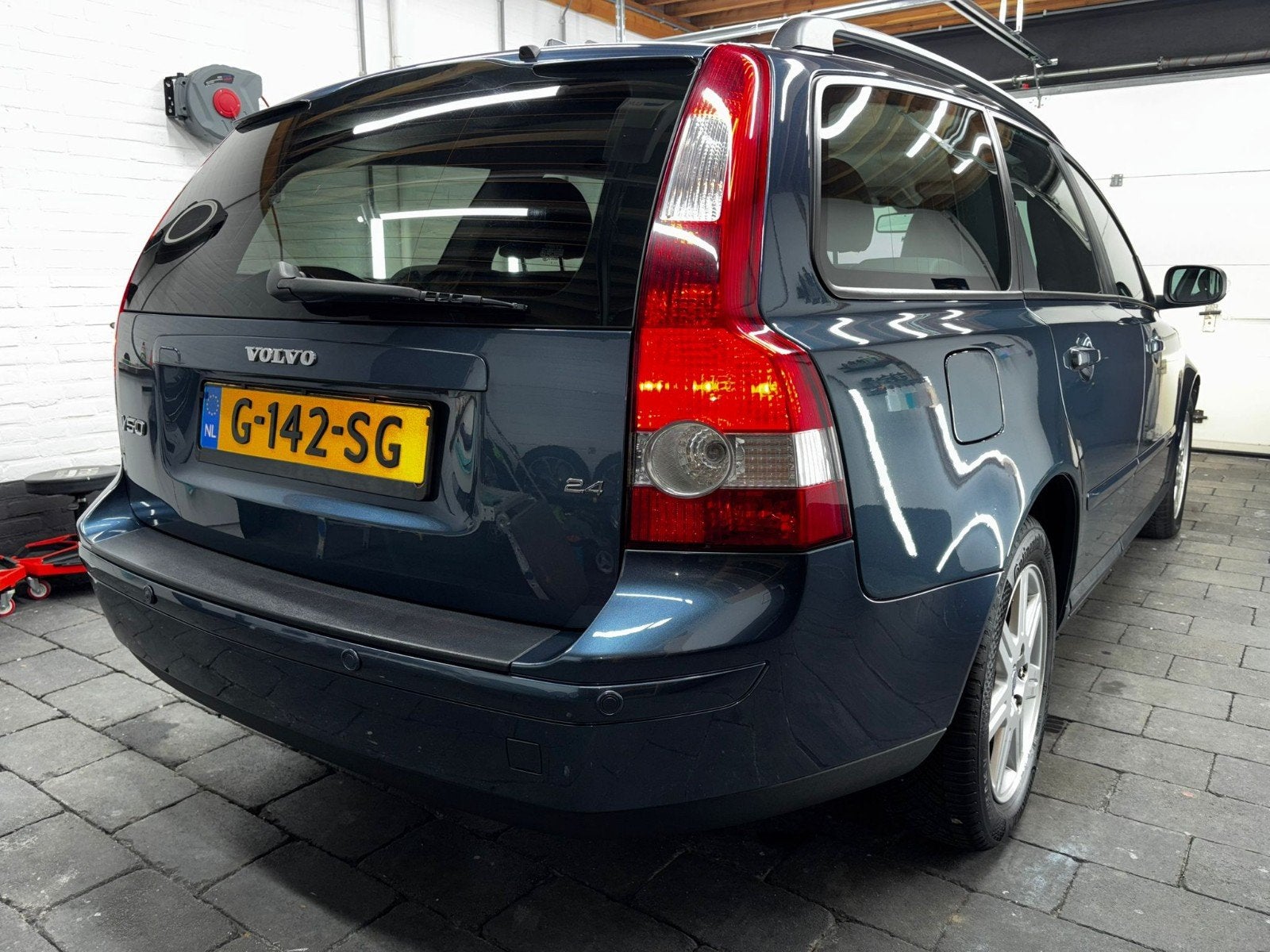 Volvo V50 2.4 140PK Geartronic 2006 Blauw, Auto's, Volvo, 700 kg, Blauw, 11 km/l, 2435 cc