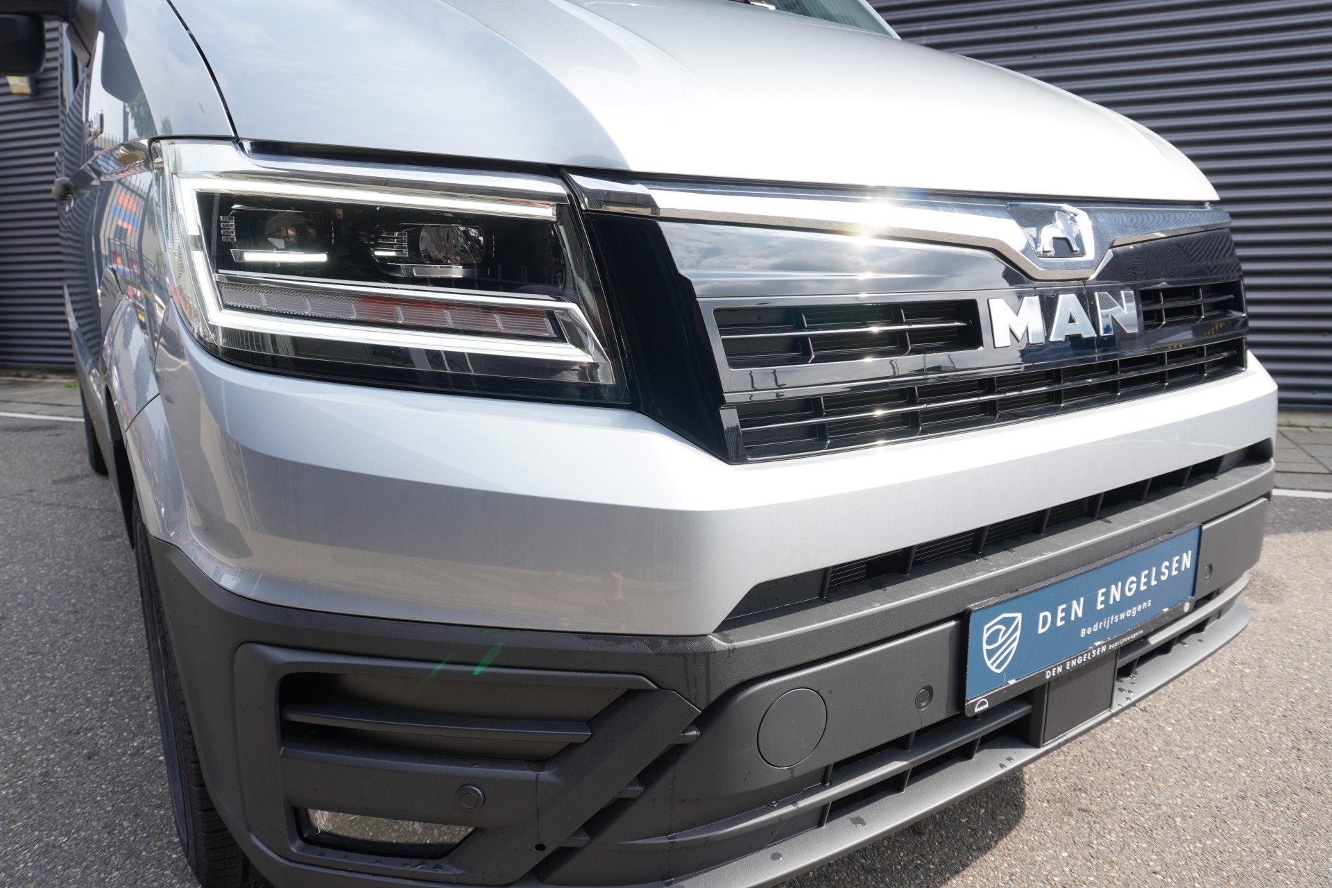 MAN TGE 3.140 L3H3 Aut FACELIFT Commander BOMVOL! | LED | NA, Auto's, Dealer onderhouden, Stof, Zwart, 4 cilinders