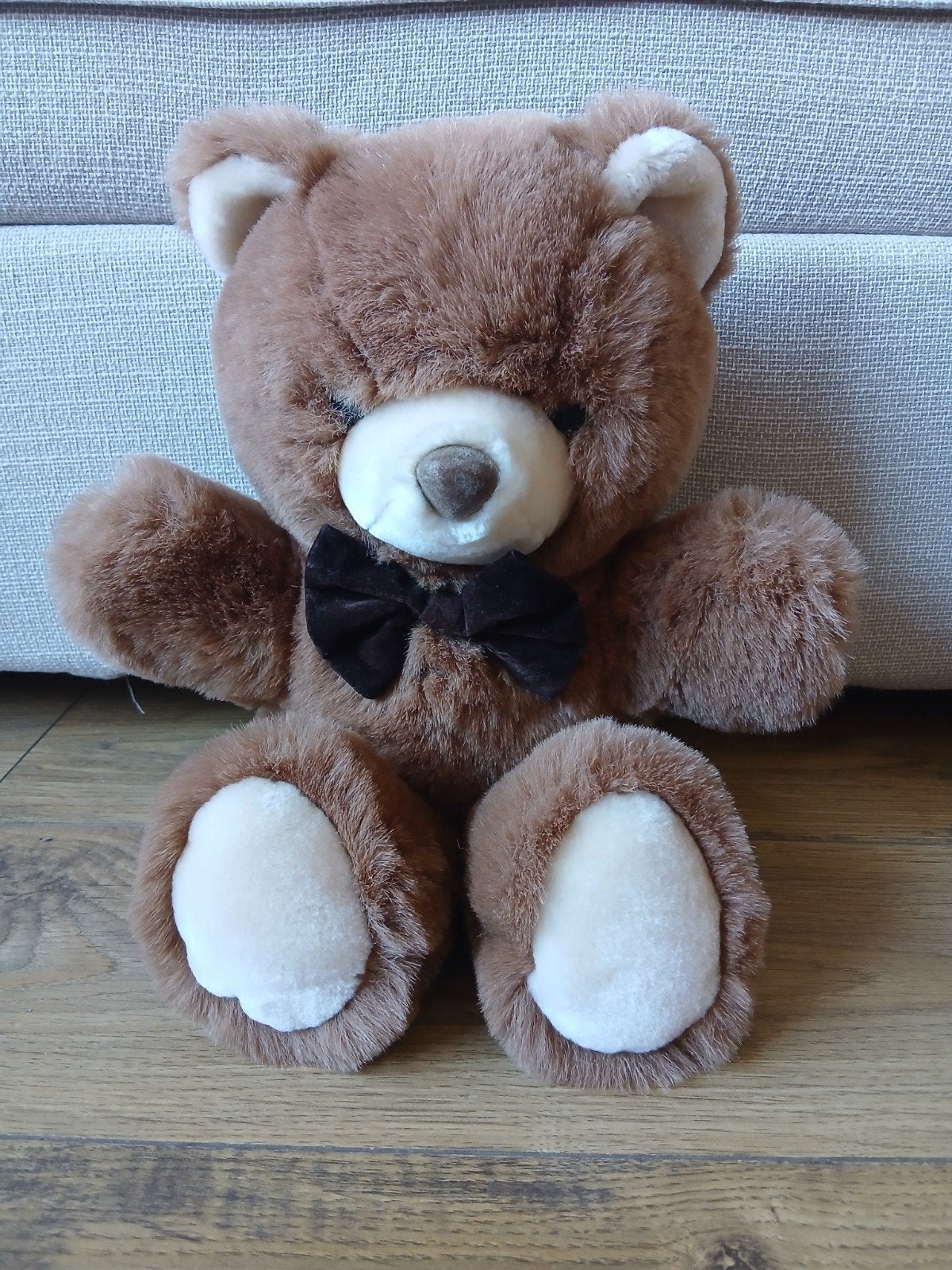 Superzachte teddybeer met strikje, 37 cm, Overige karakters, Beer, Ophalen of Verzenden, Zo goed als nieuw