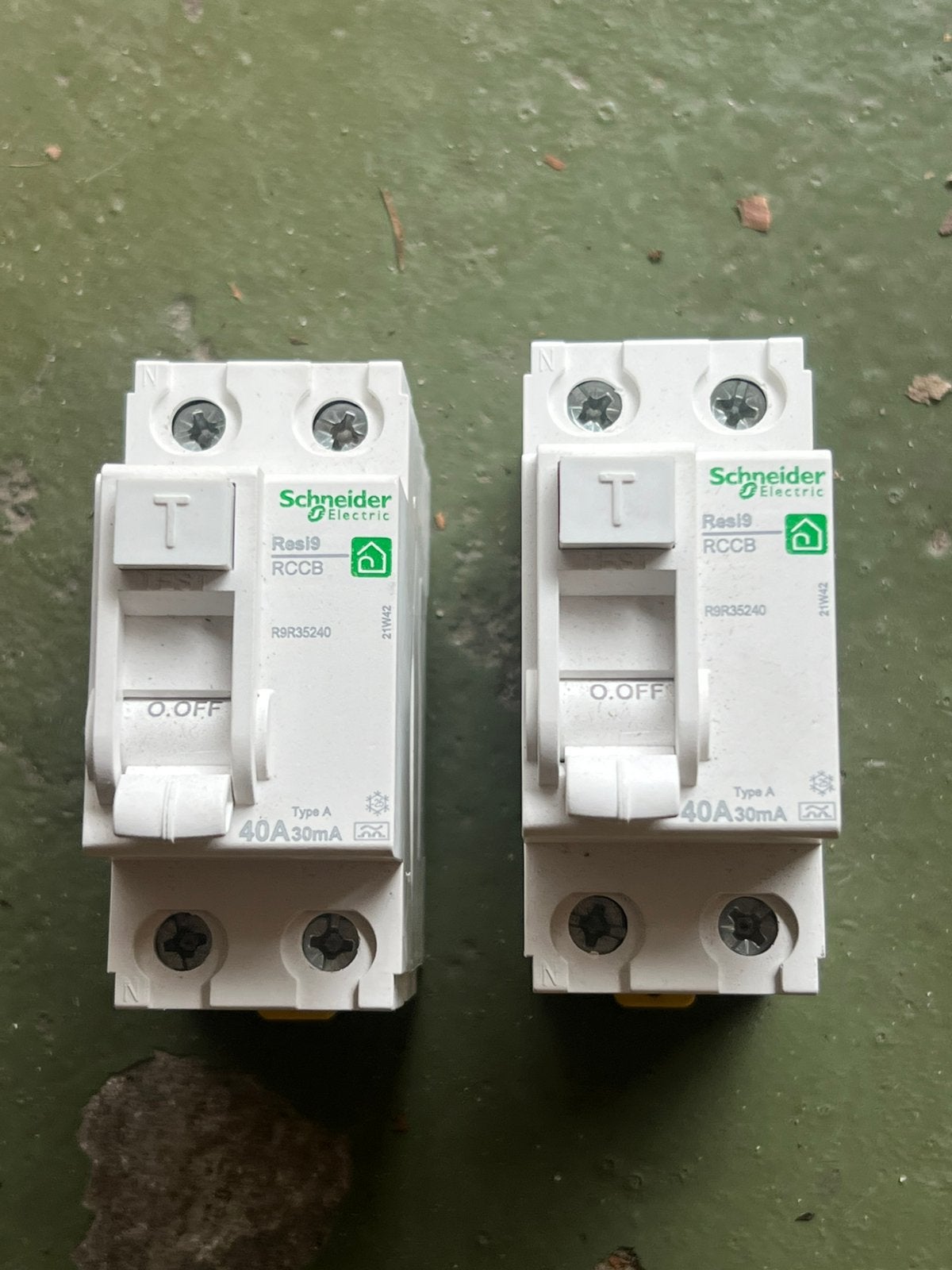 Schneider resi 9 aardlekschakelaars 2 stuks. Nieuw., Ophalen of Verzenden, Zo goed als nieuw, Overige typen