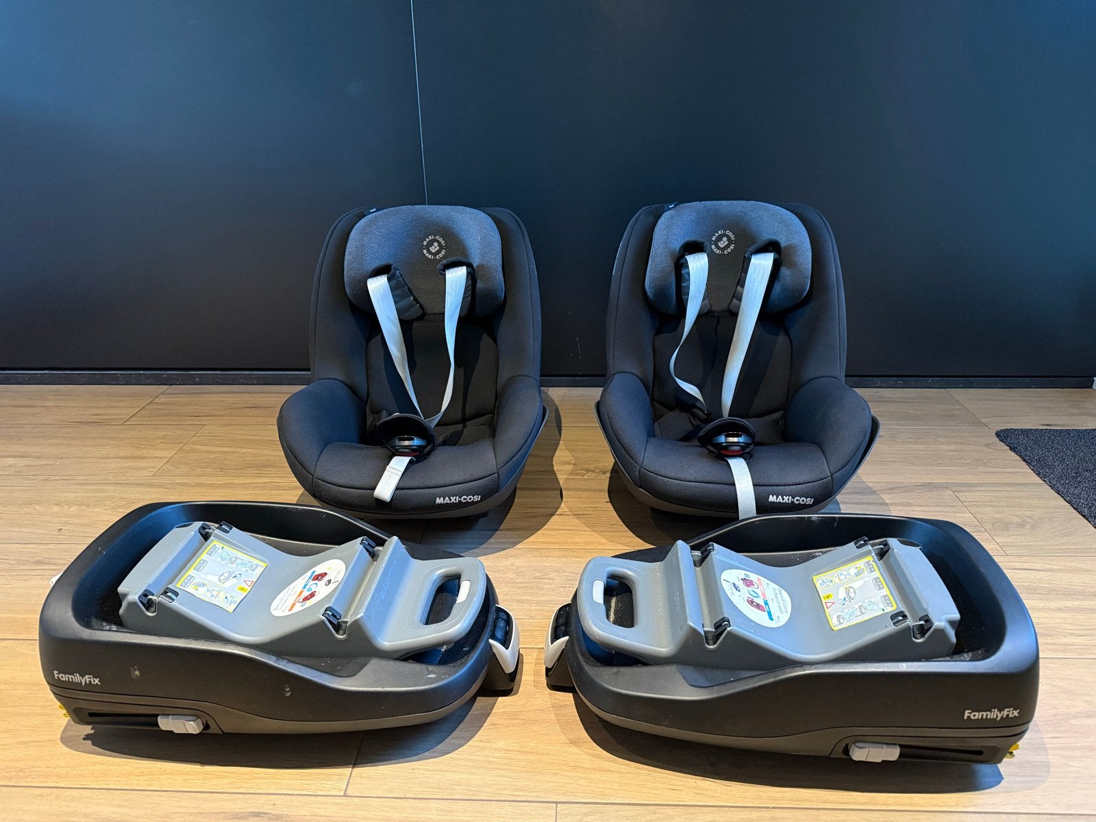 2x set Maxi-Cosi FamilyFix Base & Pearl Autostoel